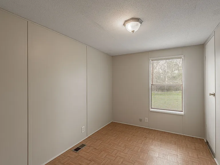 1345 FM 405 Rd — Photo 13