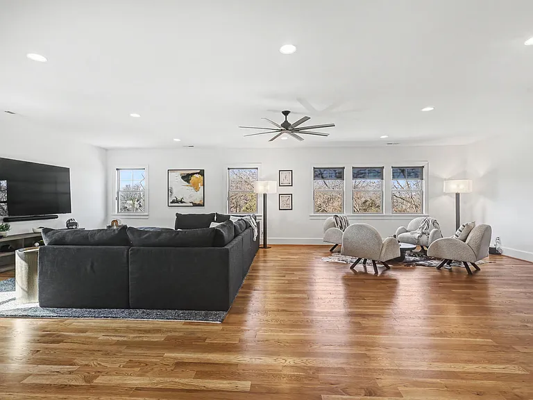 2852 Dorchester Pl — Photo 28