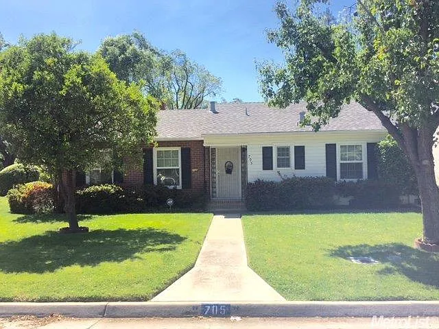 705 Hackberry Ave photo 1