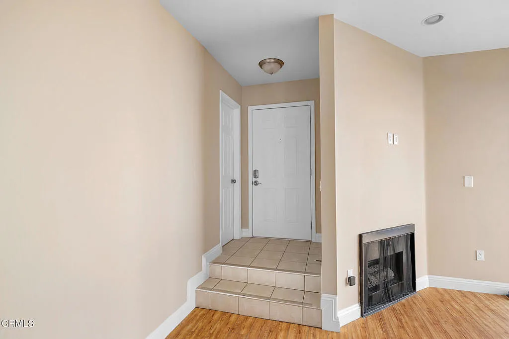3 bed, 3.0 bath, 1593 sqft, $4,500 — Photo 4