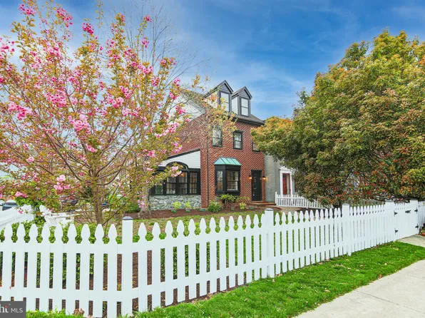 902 Green St, Alexandria, VA 22314