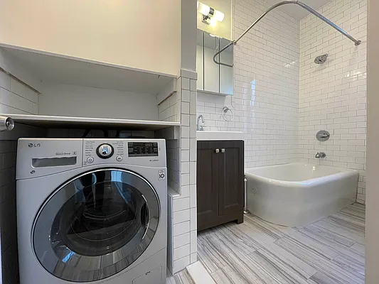 Rented by Hillel Realty Group | media 18