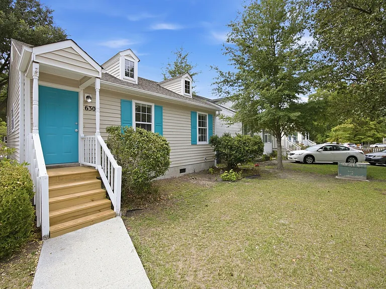 630 Varsity Dr — Photo 29