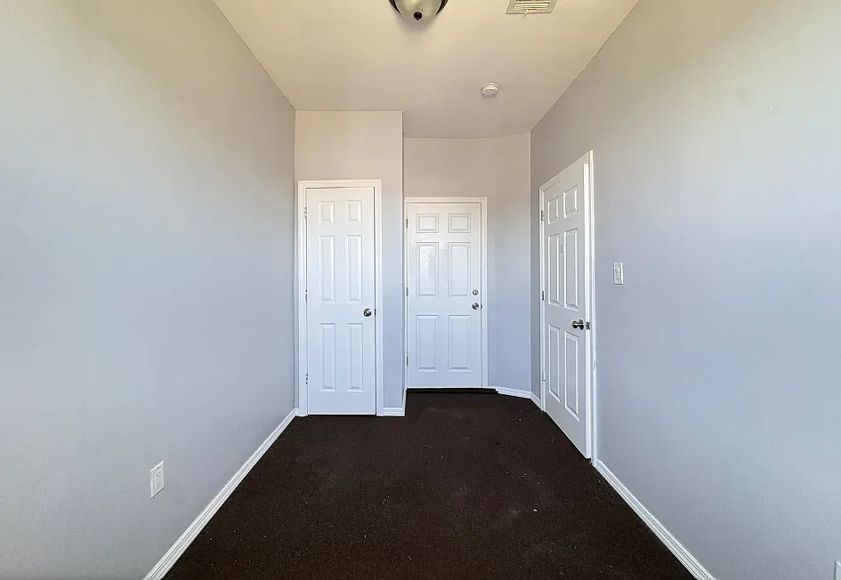 3 bed, 1000 sqft, $2,300 — Photo 4