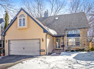 425 E Sunnyside Ave, Libertyville, IL