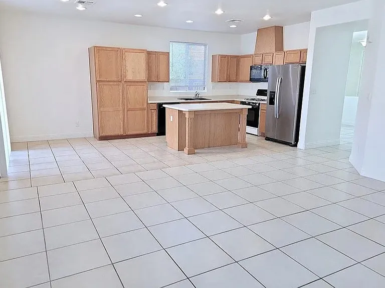 1022 Lone Pine River Ave — Photo 13