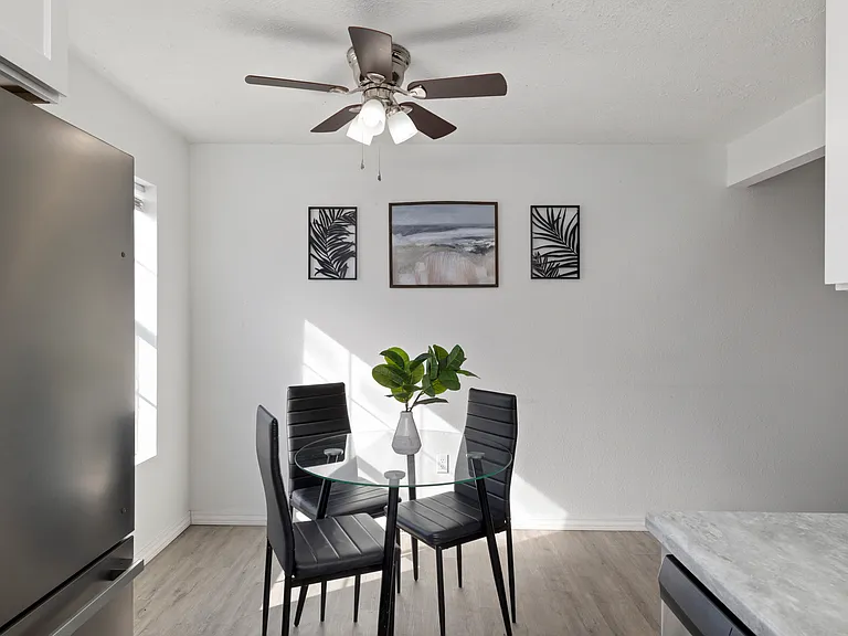 301 Twin Oaks #301 — Photo 4