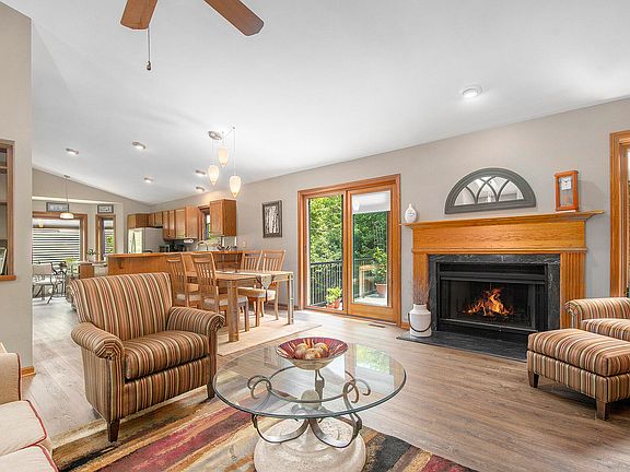 4th image of 836 Meadowmeade Dr SE
