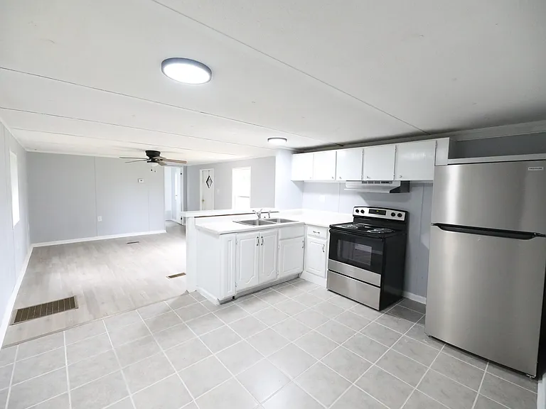 129 W Broad St — Photo 4