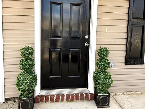 4th image of 2207 Jasmine Way