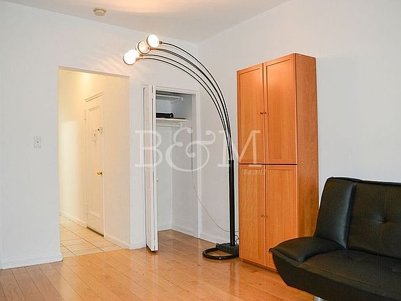 4th image of 340 E 83rd St APT 4D