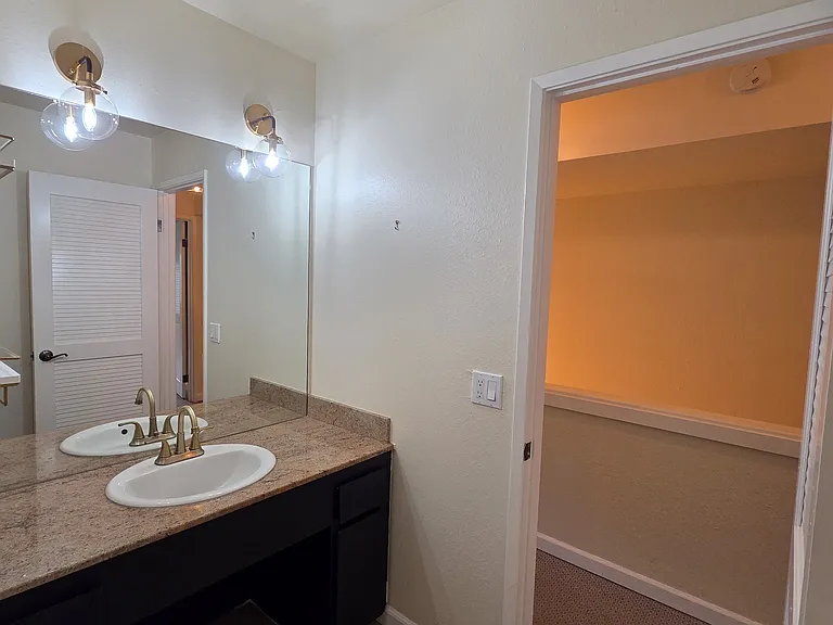 878 Woodside Ln E #2 — Photo 26