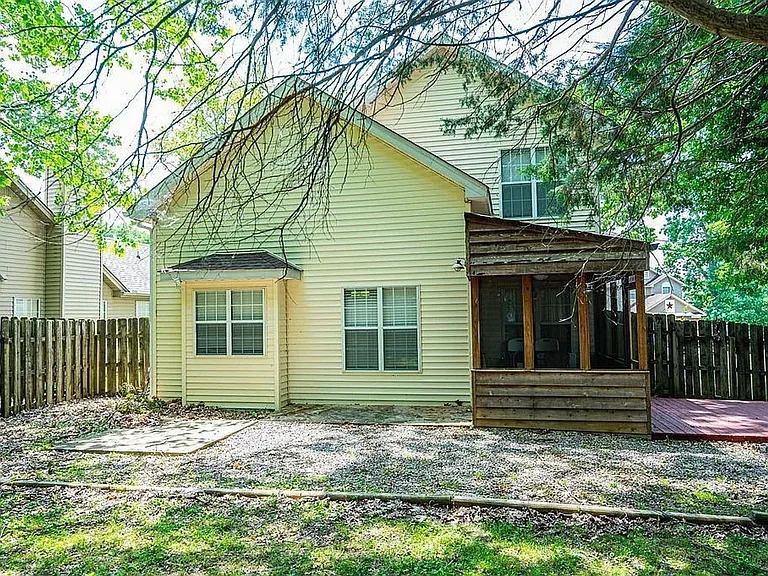 5918 Colchester Dr — Photo 16