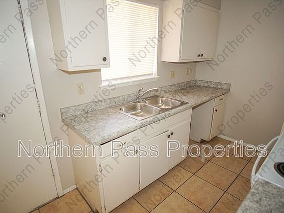 3rd image of 5233 Carousel Dr #3