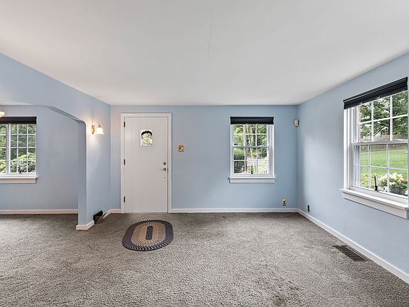 5th image of 76 Kingston Ave