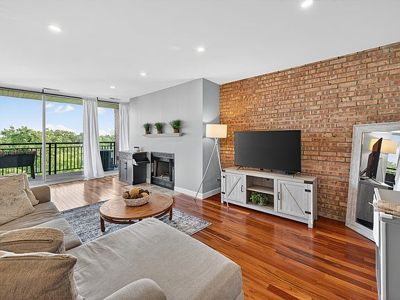 4th image of 6010 Oakwood Dr APT 6A