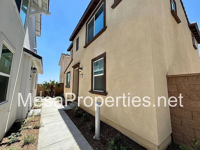 1221 Yeager Ave — Photo 2