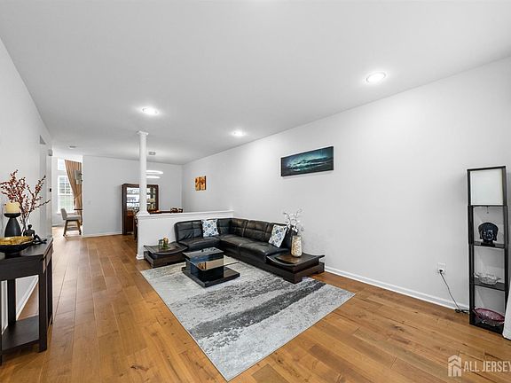 5th image of 2472 Canterbury Ln