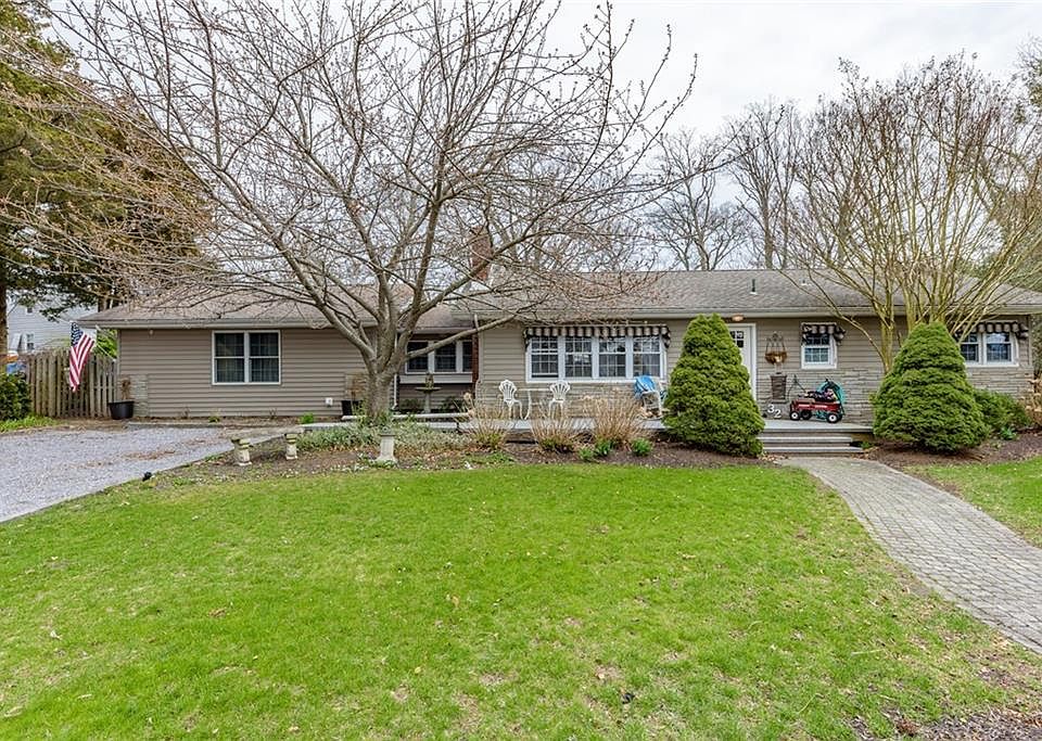 1st image of 32 East Dr