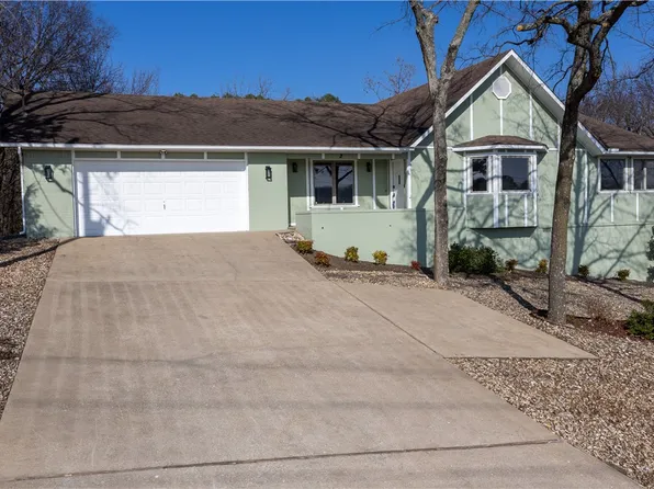 2 Boyce Cir, Bella Vista, AR 72715