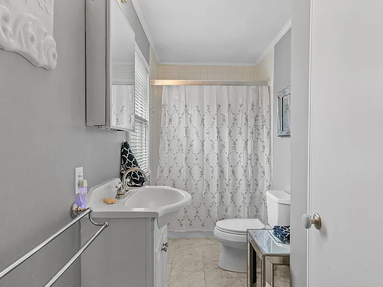 46 Chastellux Ave #M8 — Photo 19