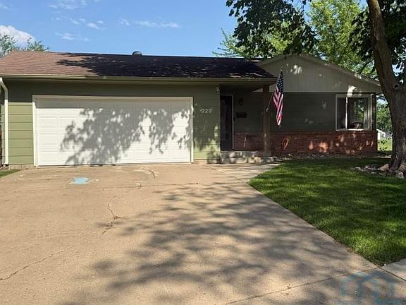 2nd image of 220 Catalina Ave