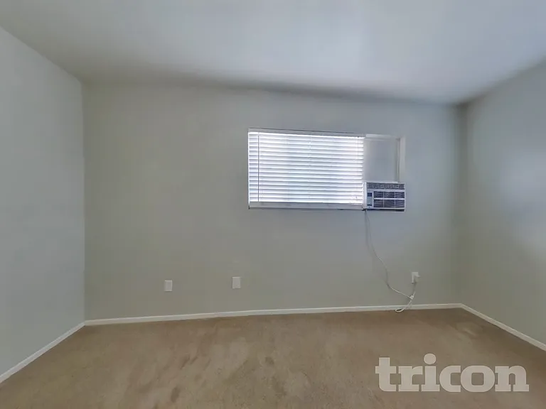 2754 Mayfair Ave — Photo 11
