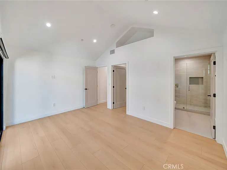 15741 Valerio St — Photo 23