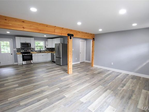 5th image of 17 Richardson Dr