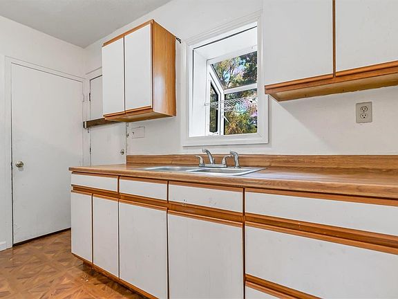 5th image of 1944 Park Ln