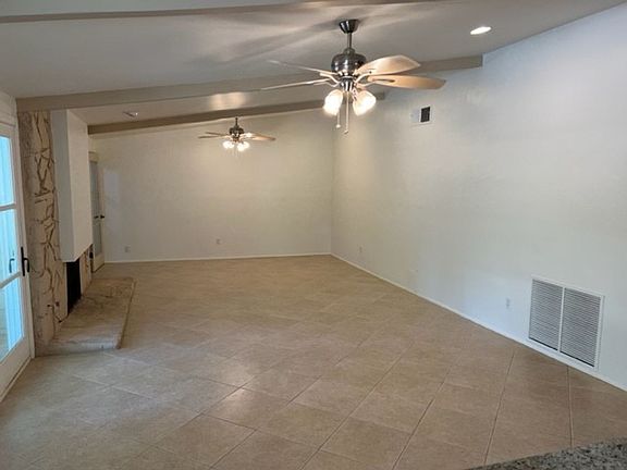 4th image of 814 N Topaz Cir
