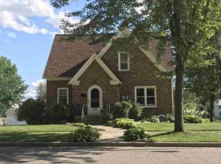 402 10th St, Baraboo, WI 53913