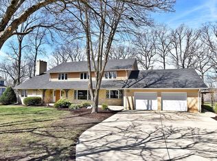3S748 Terrace Dr, North Aurora, IL 60542
