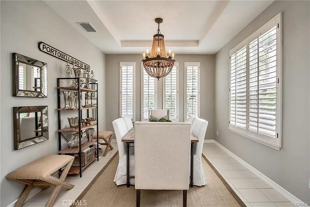 4 bed, 3.5 bath, 3300 sqft, $7,500 — Photo 3