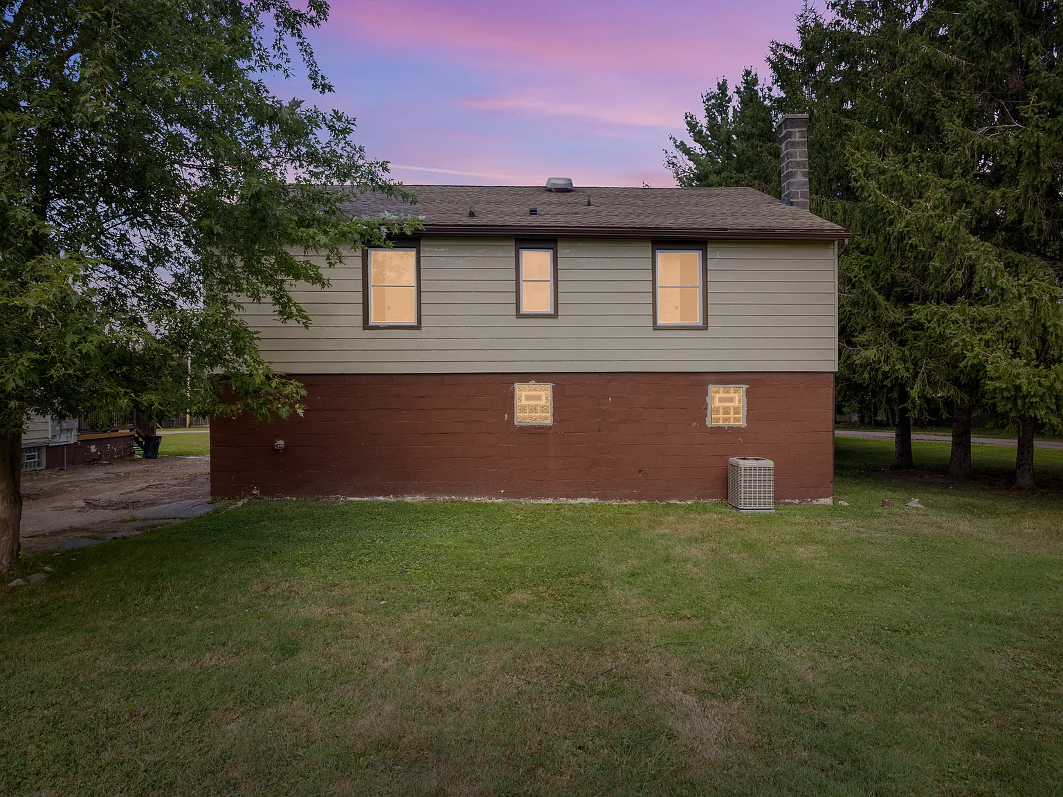 2 bed, 1000 sqft, $1,600 — Photo 2