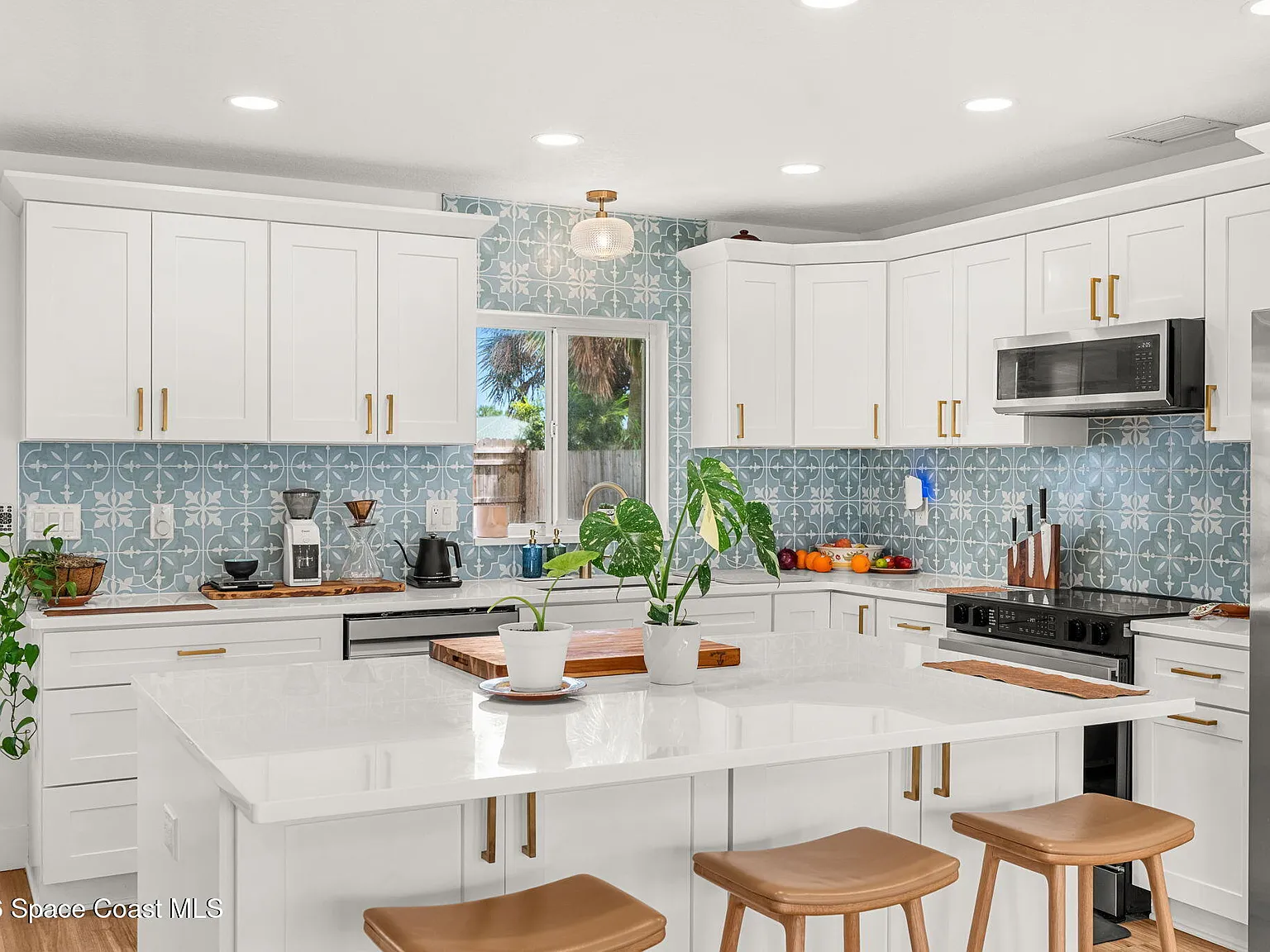 3 bed, 2.0 bath, 1400 sqft, $3,500 — Photo 4