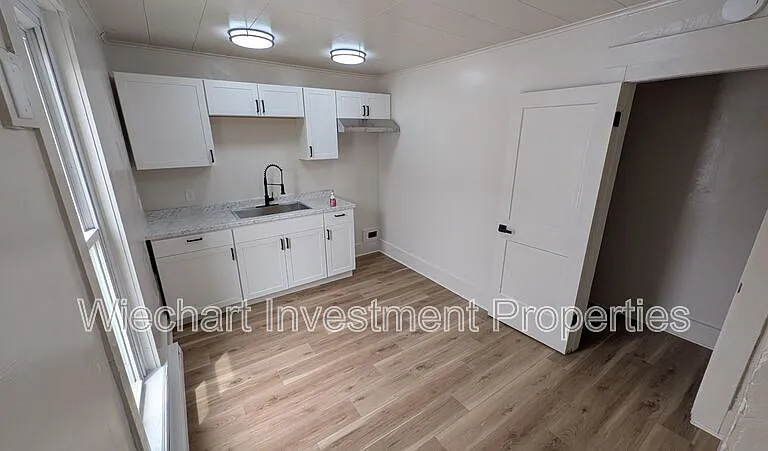 1028 W Wayne St — Photo 3