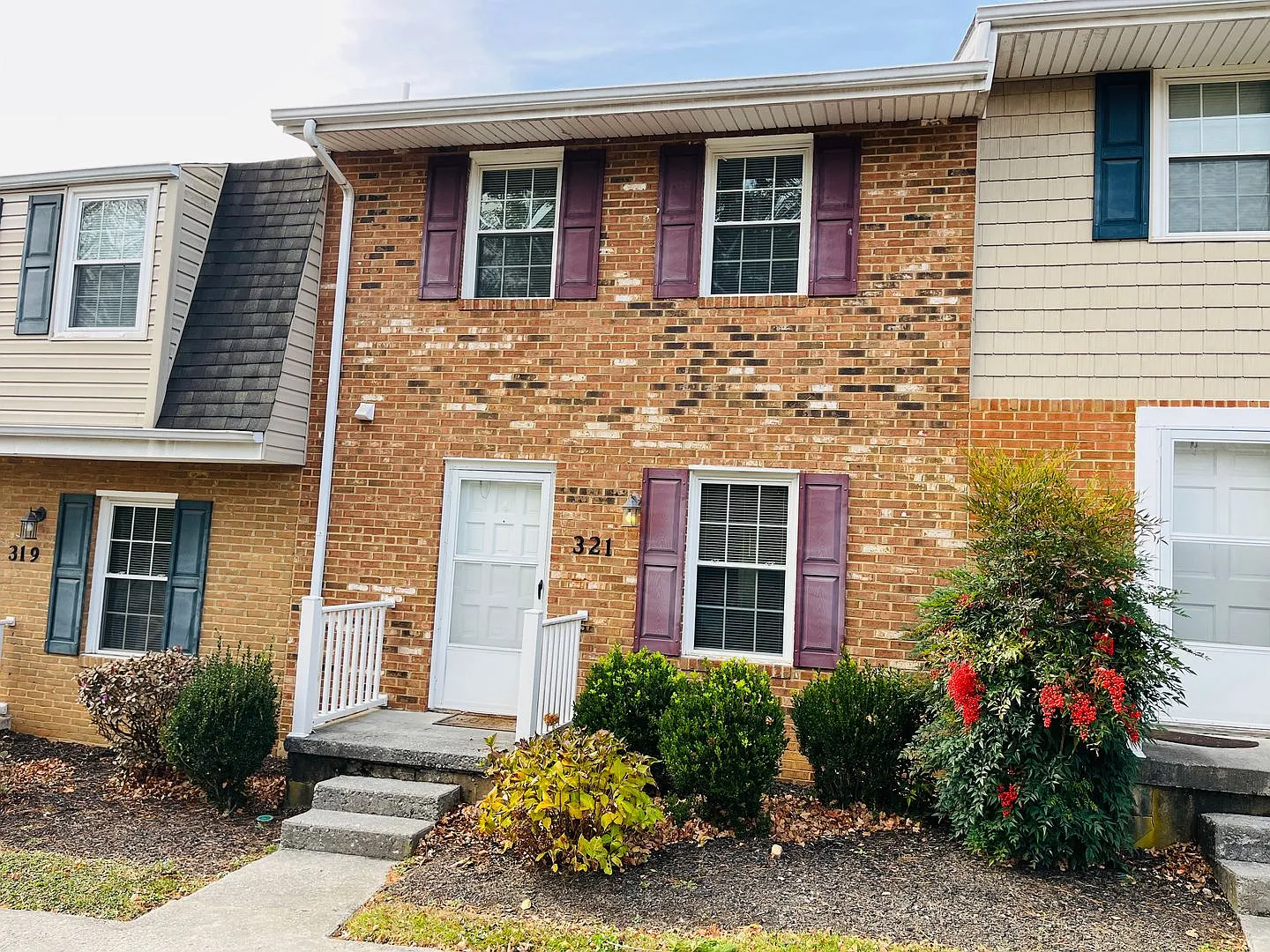 2 Bedroom, 1.5 Bath Townhouse — Photo 1