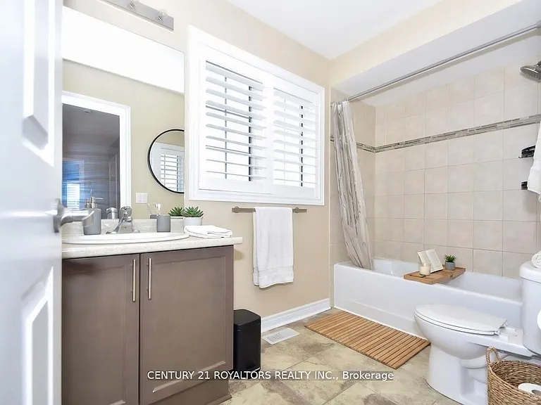 386 Thompson St — Photo 24
