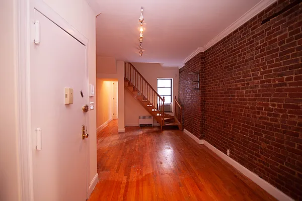 Rented by Batra Group Inc | media 3