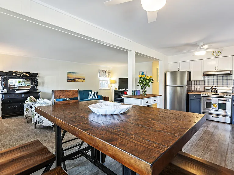 606 W Beach Ave — Photo 54