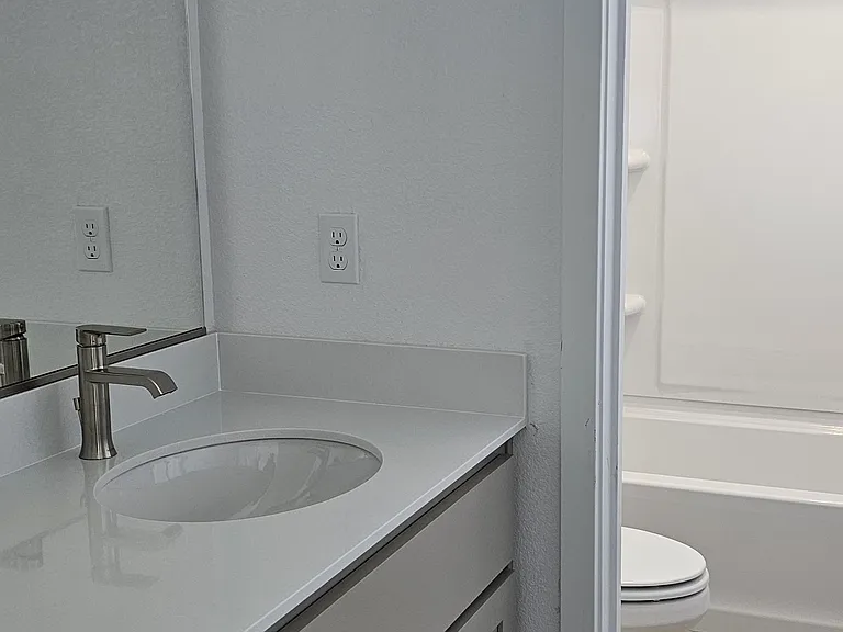 Bathroom 3 with Tub (Jack and Jill)