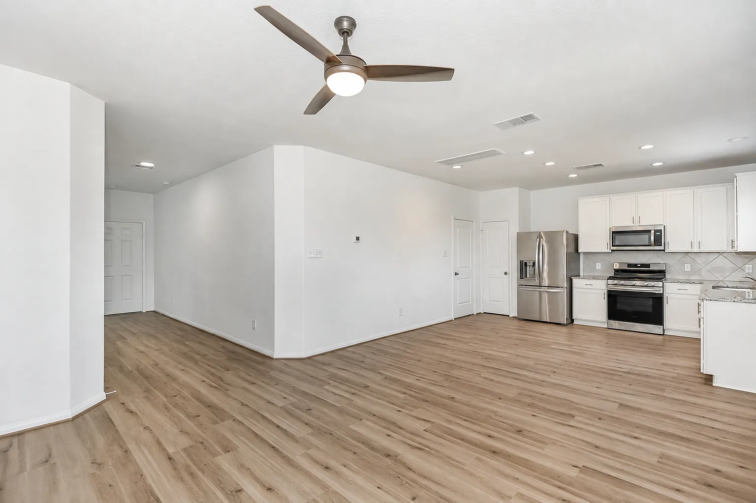 3 bed, 1608 sqft, $2,300 — Photo 2