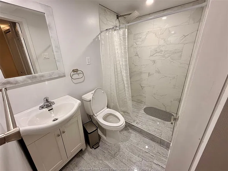 1000 Peach Blossom Cres — Photo 12