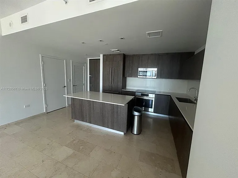 88 SW 7th St #3307 — Photo 11
