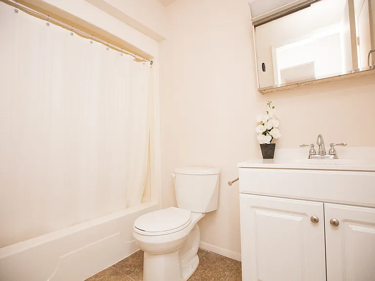 Andover Apartments — Photo 14