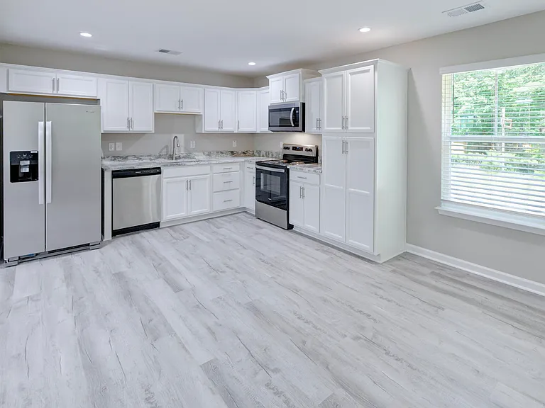 207 Woodlawn St — Photo 19