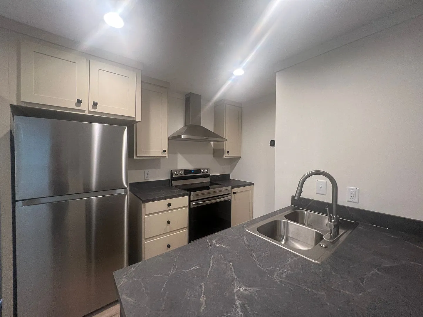 Coming Soon! Newly built 2024 mobile home, 1 BR, all lvp flooring, stainless steel appliances — Photo 4