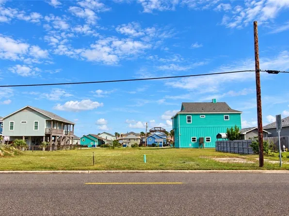 1024 S Church St, Rockport, TX 78382