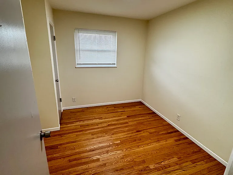 228 Dundee Cir — Photo 7